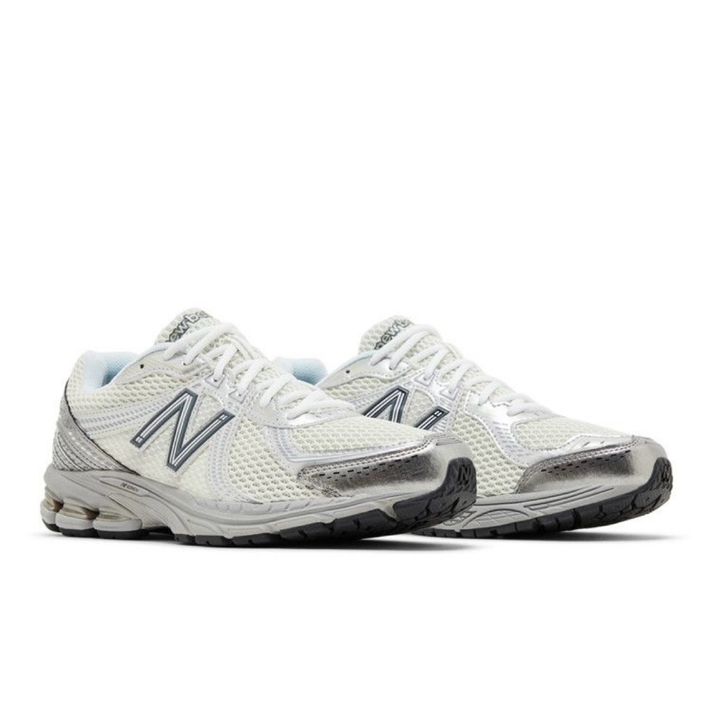 New Balance 860v2